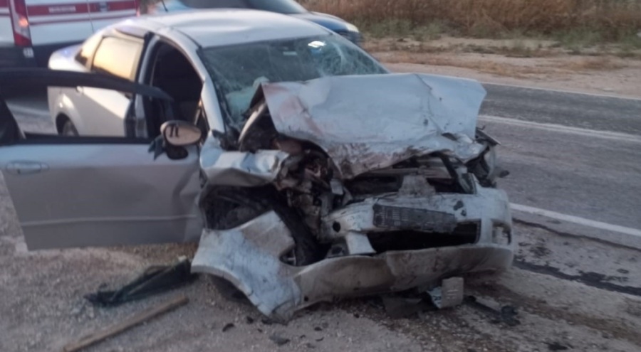 İki otomobil çarpıştı! Ölü ve yaralılar var