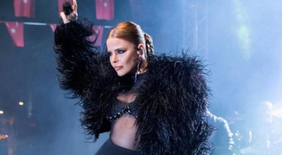 Simge Sağın'ın ilginç dansı çok konuşuldu