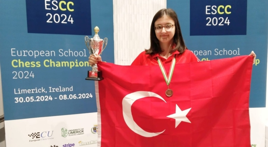 Bursa Büyükşehir Belediyesporlu Arya Aydoğan, Avrupa üçüncüsü oldu