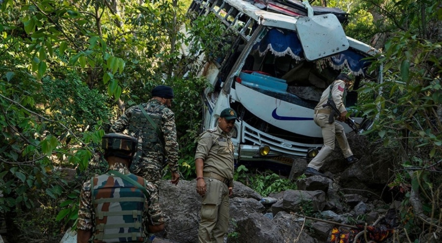 Hindistan'da otobüse saldırı
