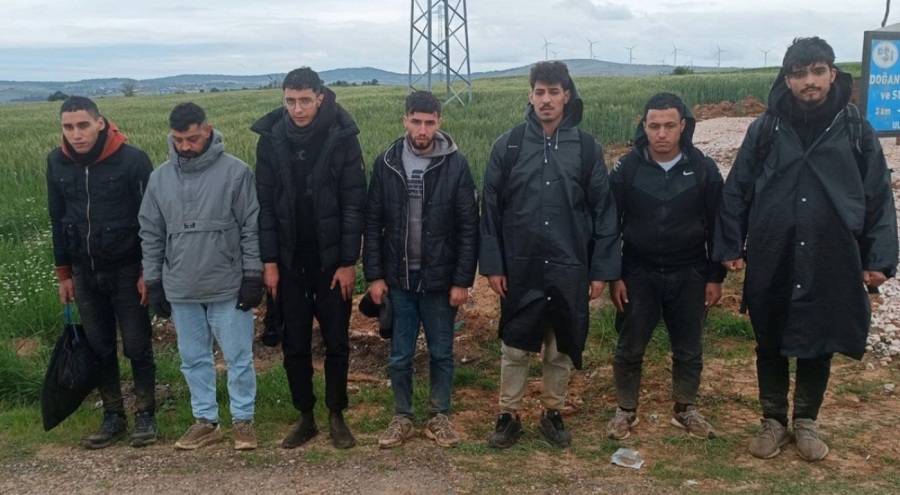 12 kaçak göçmen yakalandı