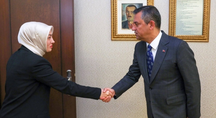 Ayşe Ateş CHP Genel Merkezi'nde: Özgür Özel ile görüşüyor