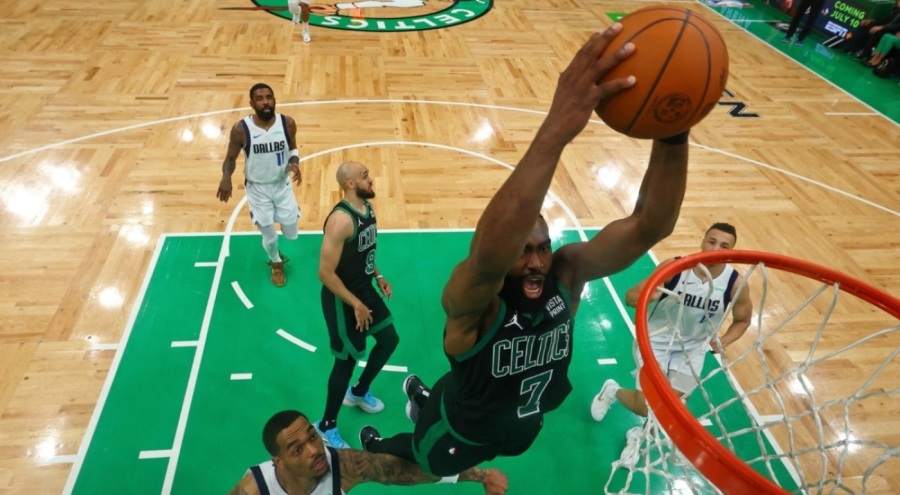 Boston Celtics, Dallas Mavericks'i yendi