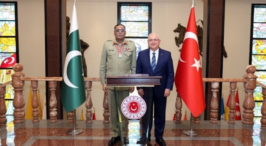 Bakan Güler, Pakistan Genelkurmay Başkanı ile görüştü