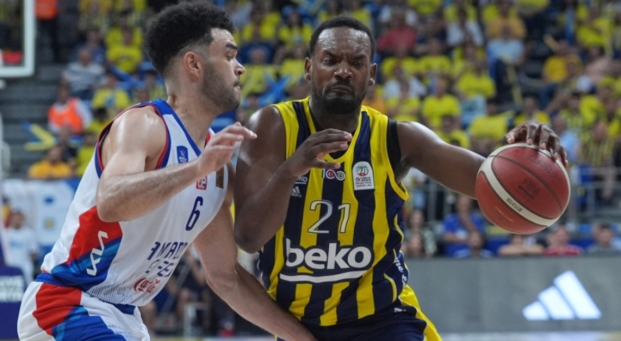 Anadolu Efes, Fenerbahçe Beko'yu mağlup ederek final serisinde durumu 2-1'e getirdi