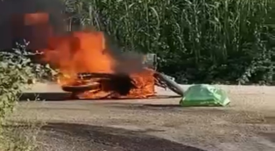 Bursa'da seyir halindeki motosiklet yandı