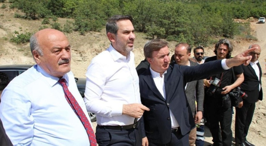 Enerji ve Tabii Kaynaklar Bakanı Alparslan Bayraktar acılı aileleri ziyaret etti