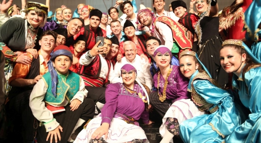 Bursa Nilüfer Halk Dansları Topluluğu "Nirengi" ile büyüledi