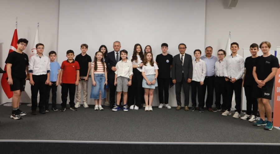Bursa'da  TÜBİTAK projelerinde dereceye giren öğrenciler ödüllendirildi