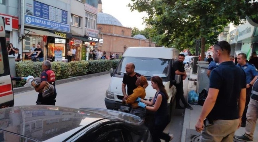 Kaçarak iş merkezine girdi, saklandığı yerden ağlayarak çıktı