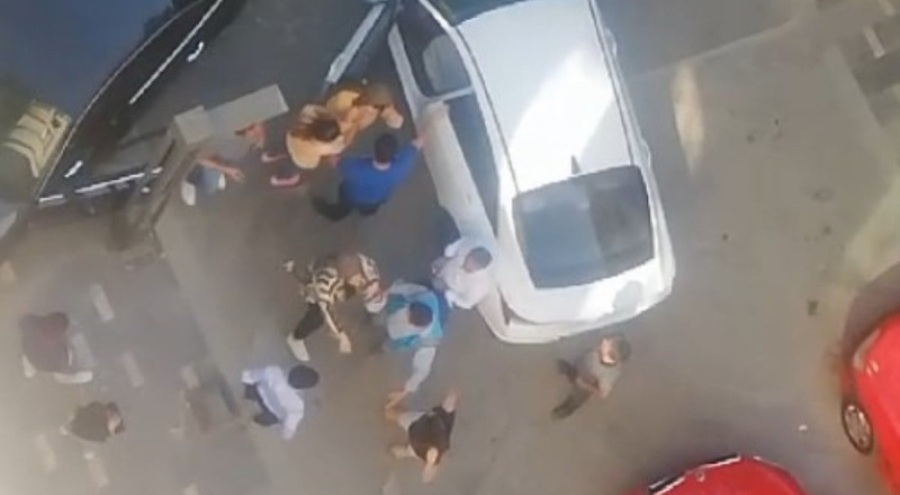 Kadınların 'yol verme kavgası' görenleri hayrete düşürdü