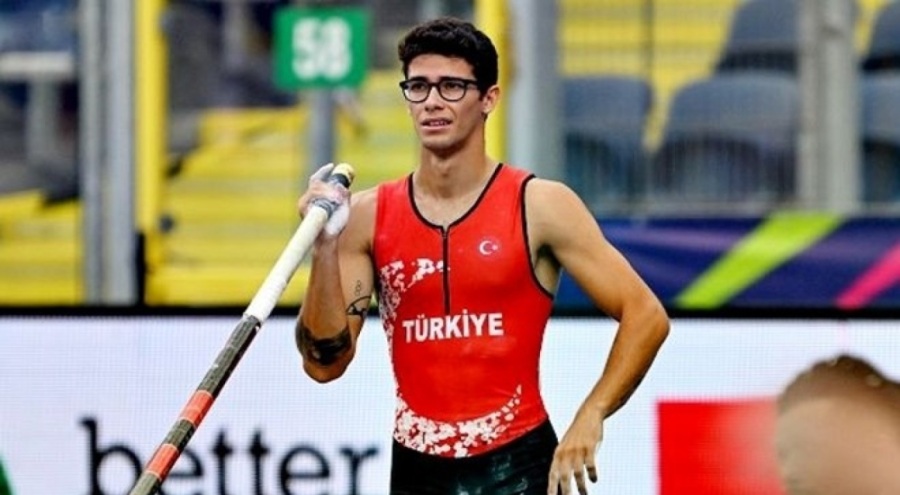 Ersu Şaşma tarihe geçti: Sırıkla atlamada madalya kazanan ilk Türk sporcu oldu