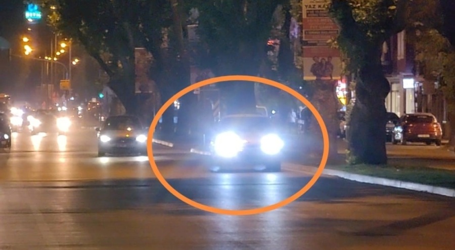 Bursa'da trafiğin tıkandığını görünce geri viteste tehlike saçtı!