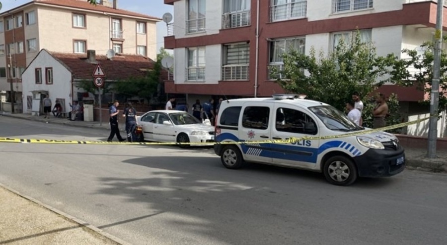 Kızını ve torununu sokak ortasında öldürdü!