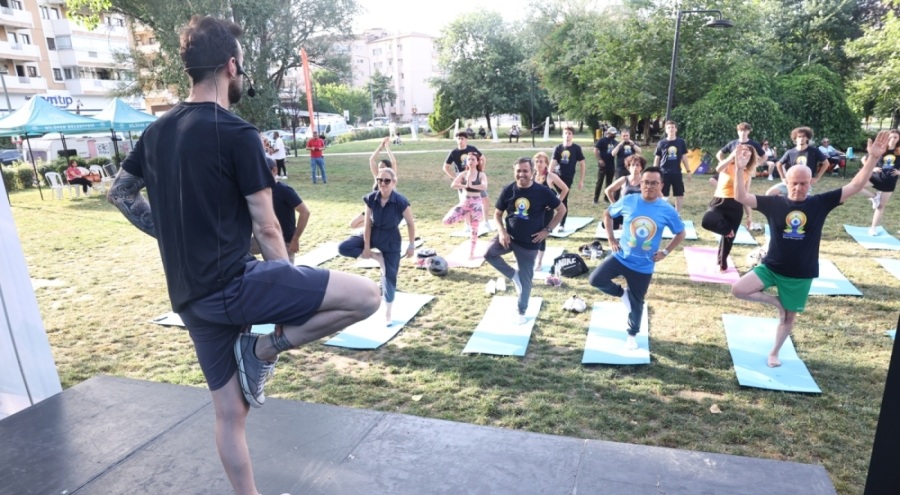 Bursa Nilüfer'de 'Uluslararası Yoga Günü'nü kutladılar