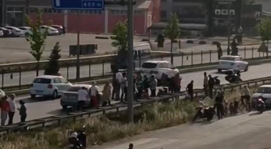 Bursa'da motosiklet yayaya çarptı: 2 yaralı