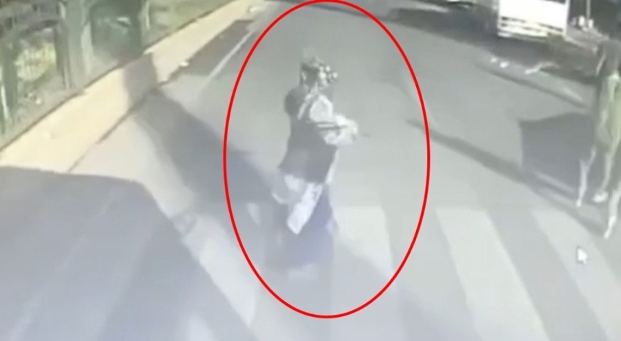 Feci kaza! Otobüsün çarptığı kadın öldü