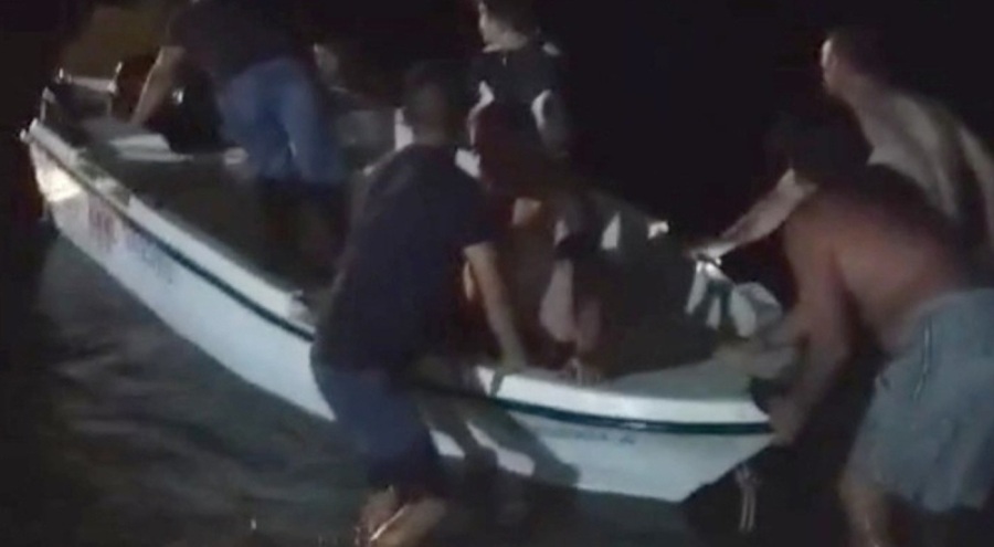 Denizin ortasında can pazarı