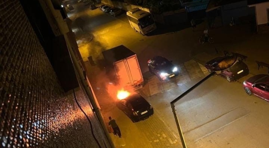 Bursa'da aniden çalışıp seyir haline geçen araç alev alev yandı
