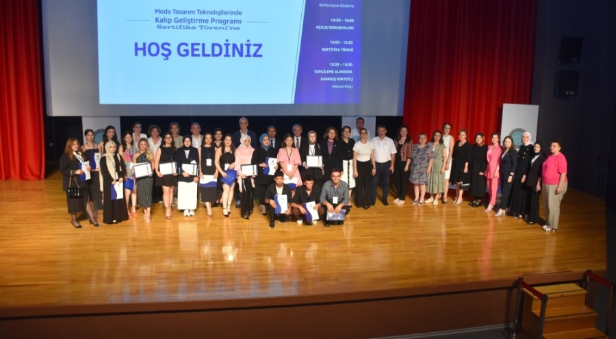 Bursa'da genç tasarımcılar sertifikalarını aldı