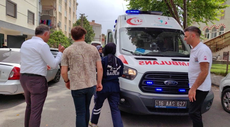 Bursa'da cuma namazında cemaatin üzerine ağaç devrildi!
