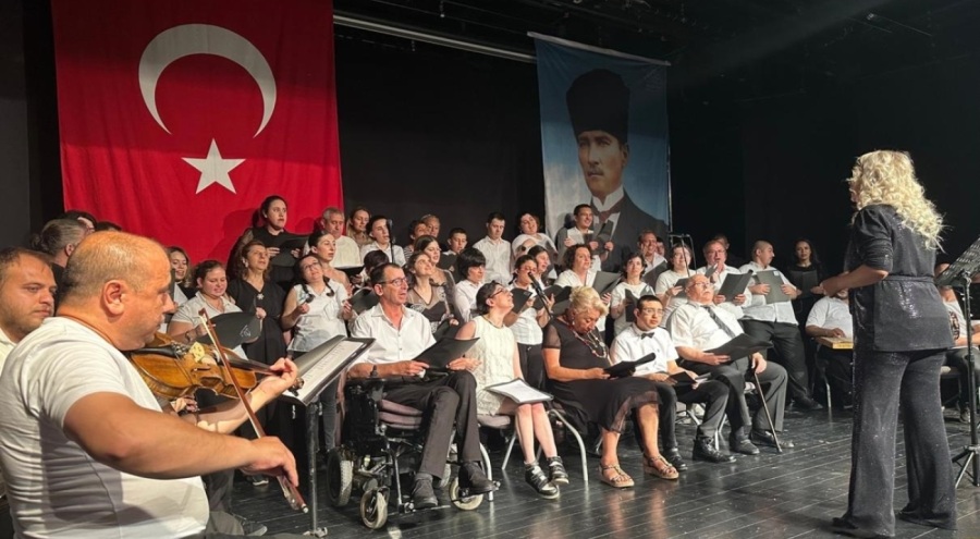 Bursa'da Bizim Ev katılımcılarından muhteşem konser