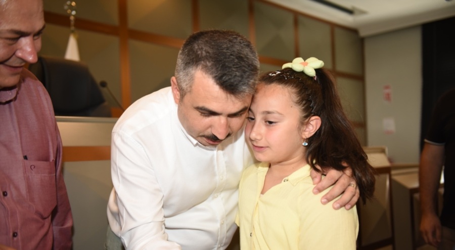 Yıldırım Belediye Başkanı Yılmaz ailesi bayramlaştı