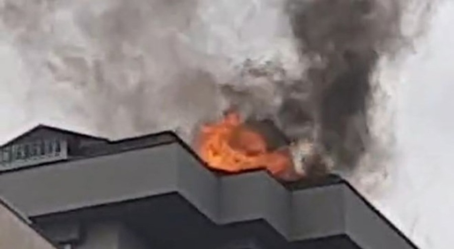 13 katlı binanın çatısında yangın