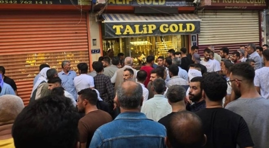 Kuyumcuda alacak verecek kavgası! Ölüler var