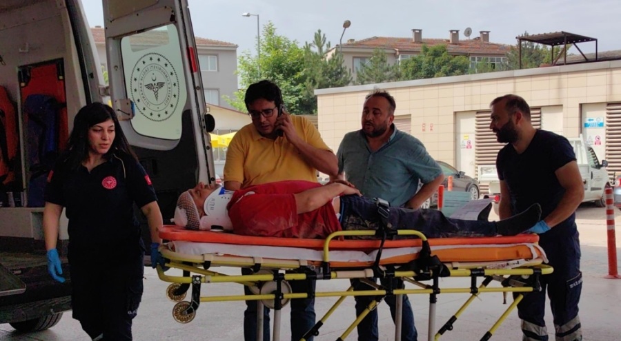 Bursa'da kafasına demir parçası düşen işçi hastanelik oldu