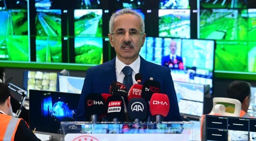 Bakan Uraloğlu: En yoğun kara yollarında 7/24 çalışıyoruz
