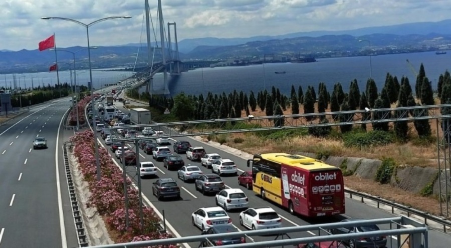 Osmangazi Köprüsü'nde bayram yoğunluğu