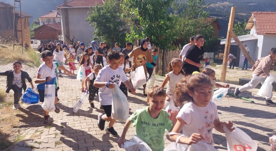 Bursa'da çocuklar, bayram coşkusunu adak geleneğiyle erken yaşadı
