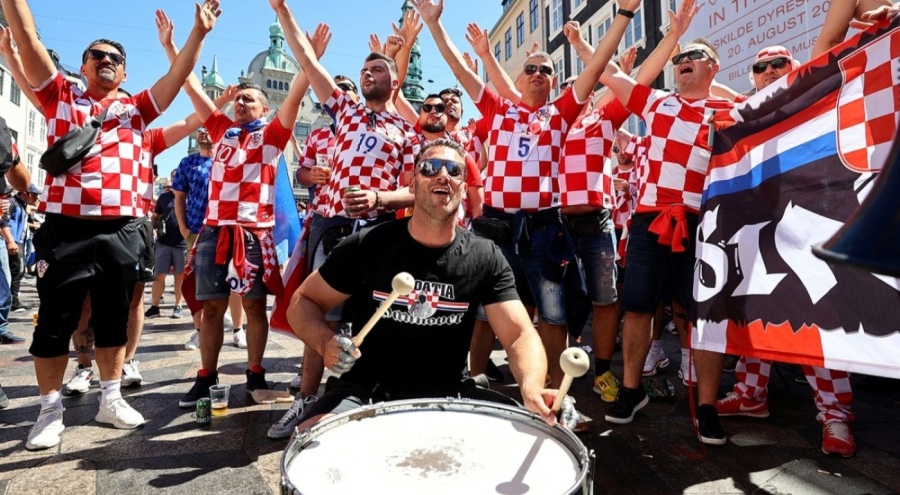 Berlin'de İspanya-Hırvatistan maçının coşkusu yaşanıyor