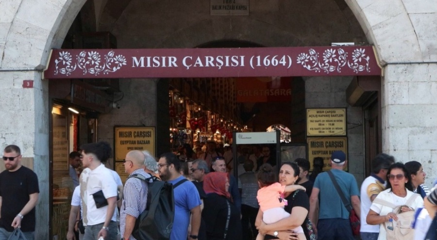 Yerli ve yabancı turistler İstanbul'un tadını çıkardı