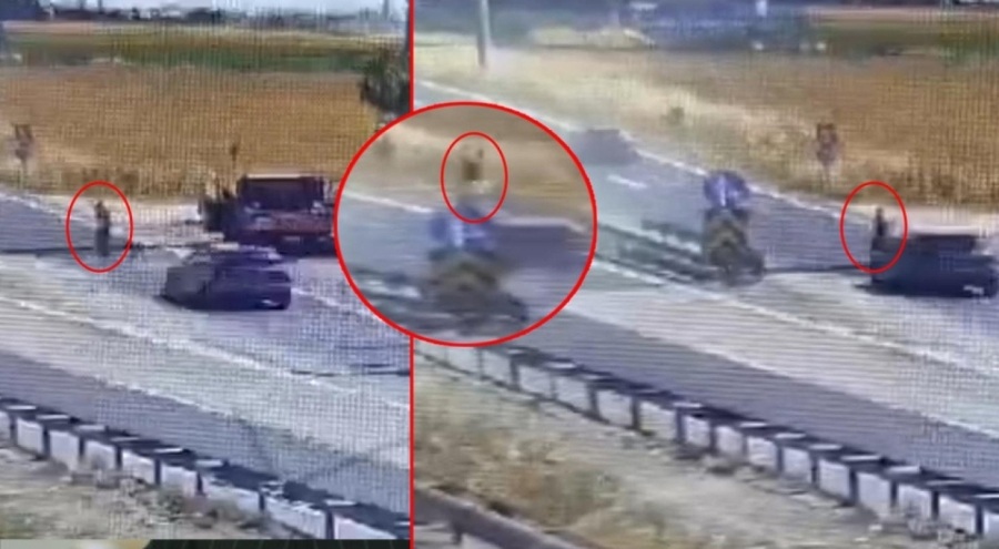 Karayolundaki olukları temizleyen işçiye araç çarptı... Hayatını kaybetti