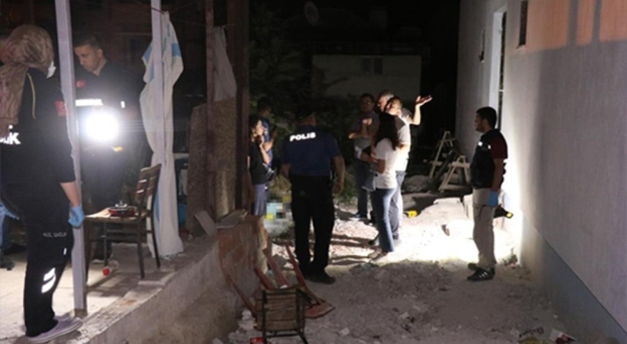 Eski eşi ve birlikte yaşadığı kişiyi öldürdü