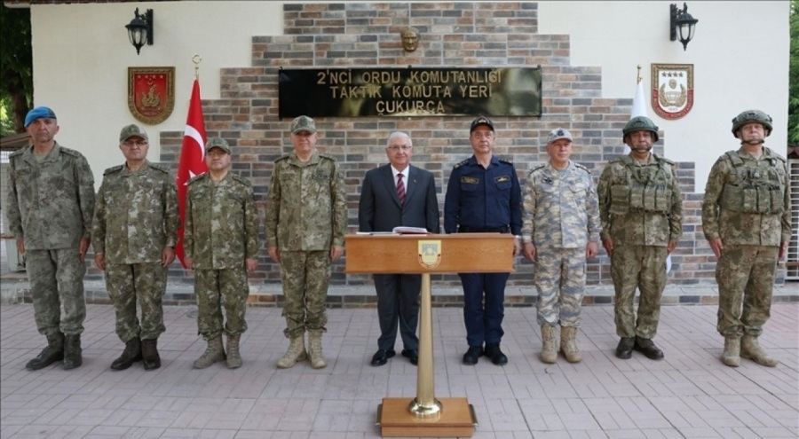 Bakan Güler'den Hakkari'de Mehmetçiğe bayram ziyareti