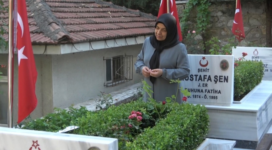 Bursa'da bayramın acı yüzü şehitliklerde yaşandı