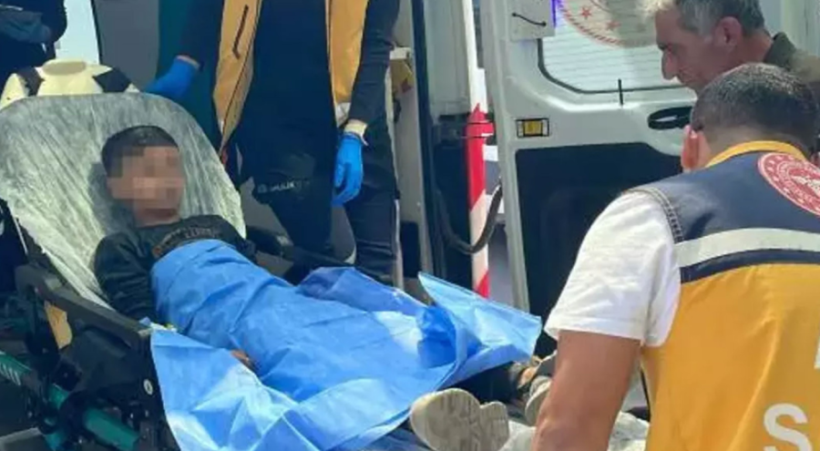 "Bu nasıl bir anne"!  8 yaşındaki oğluna bıçak fırlattı