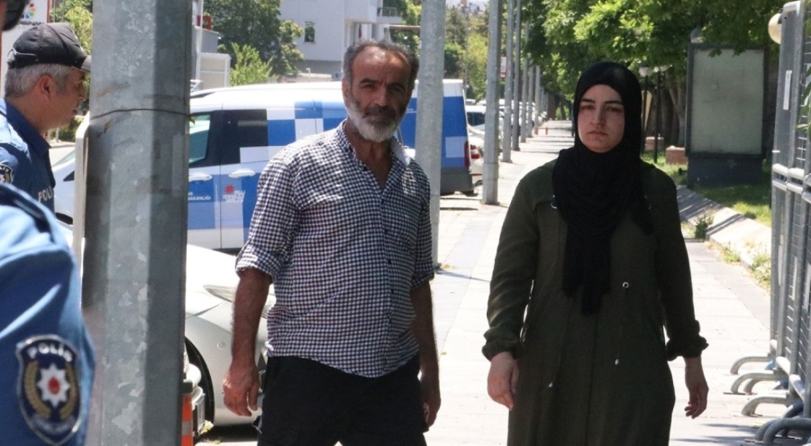 Atatürk Anıtı'na baltalı saldırı: 1'i kadın 2 gözaltı