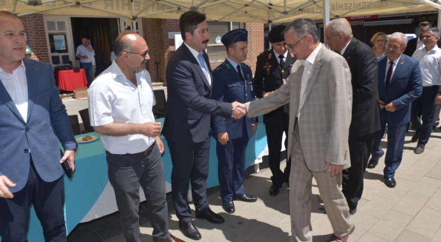 Yenişehirliler Belediye Meydanı'nda bayramlaştı