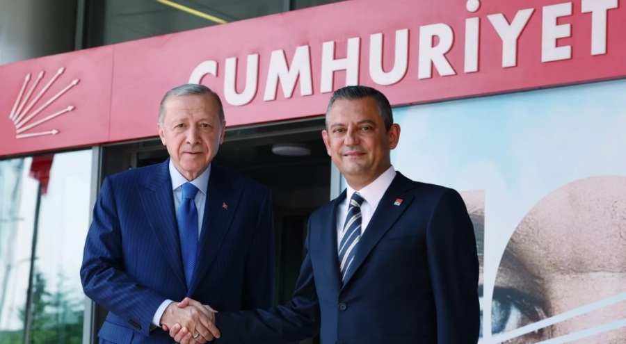 Cumhurbaşkanı Erdoğan, CHP lideri Özgür Özel ile bayramlaştı