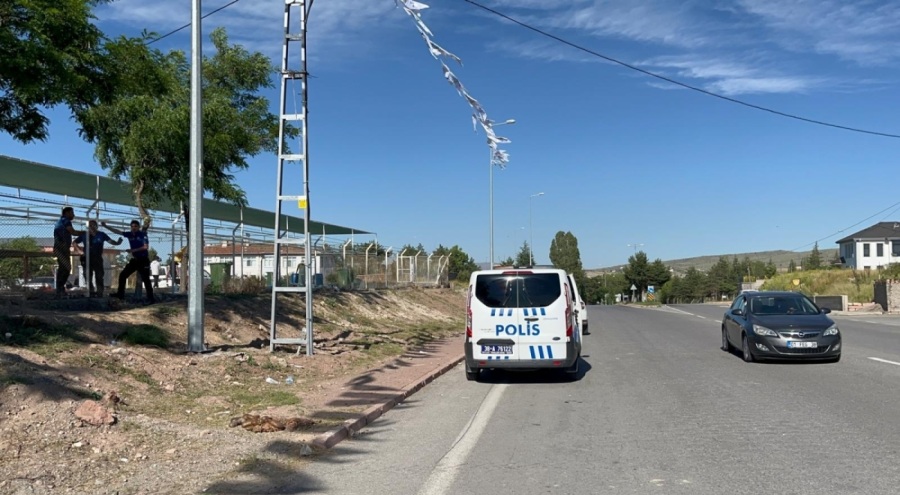 Kurban pazarında zabıta ile tartışıp kendini astı, çevredekiler kurtardı