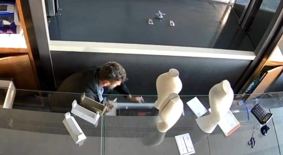 Kuyumcuda hırsızlık! Saniye saniye kaydedildi