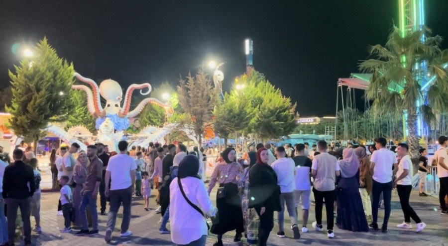 Bursa'da bayramın ilk günü lunapark tıklım tıklım doldu