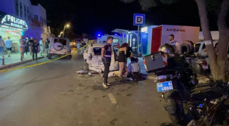 Kalabalığın arasına dalan lüks cip, 6 kişiyi ezdi