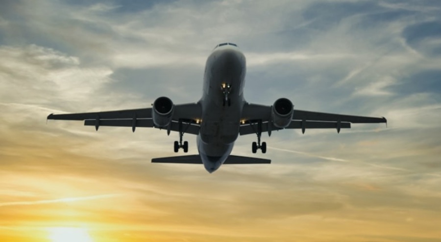 Motoru alev alan yolcu uçağında büyük panik