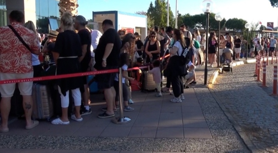 Türk tatilcilerin Midilli Adası'na Kurban Bayramı akını sürüyor