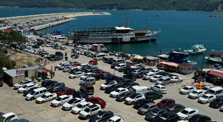 Amasra'ya 3 günde 150 bin araç giriş yaptı